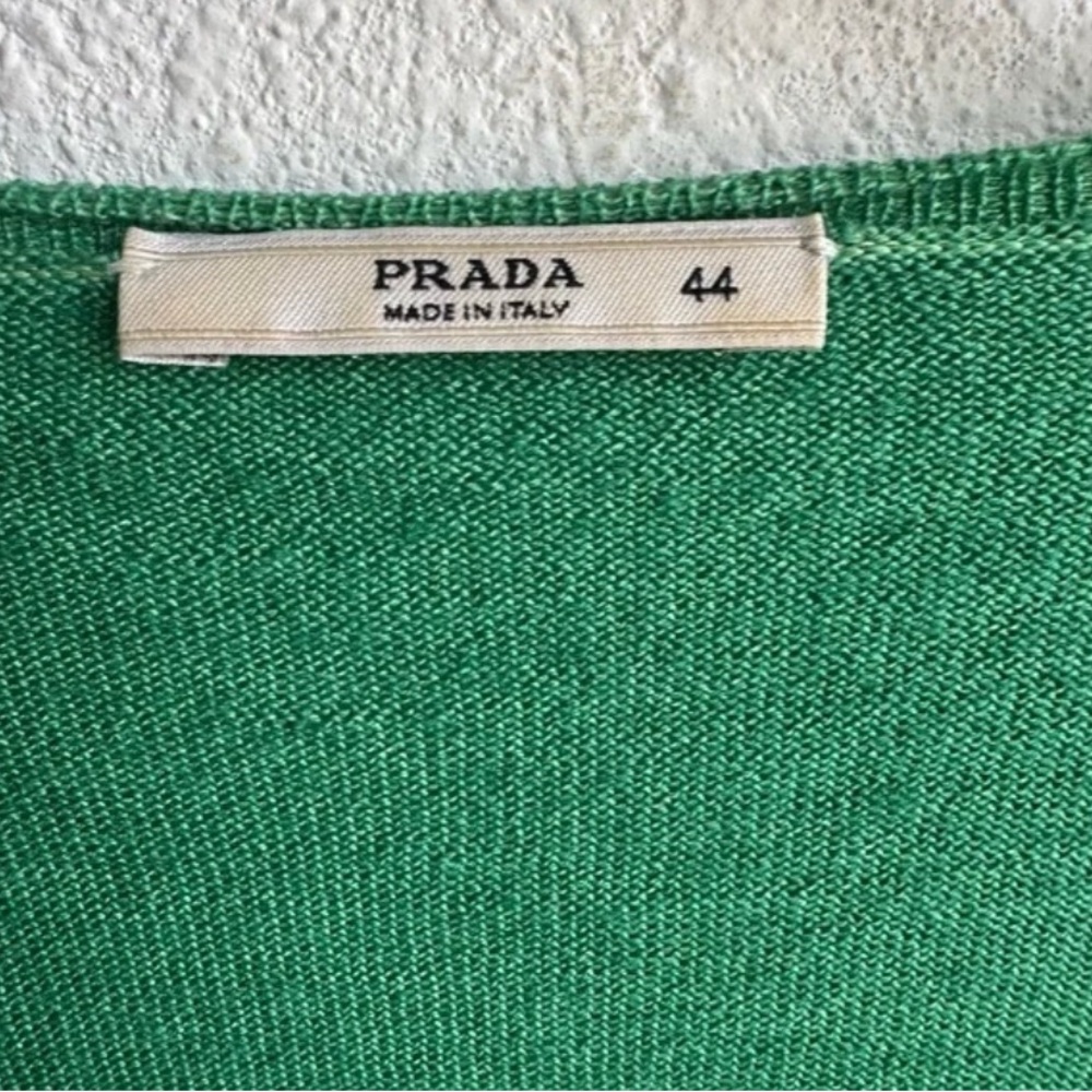 Prada Green 100% Wool V-neck Sweater Size 8 Lightweight Classic Quiet Luxury - Picture 3 of 8